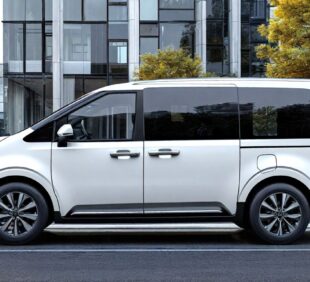 Hyundai Staria: цена привоза и какую версию брать