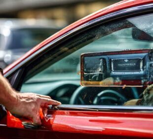 Разрешённая тонировка в 2026 году: ГОСТ, штраф 500 рублей и почему «плёнка 70» не проходит